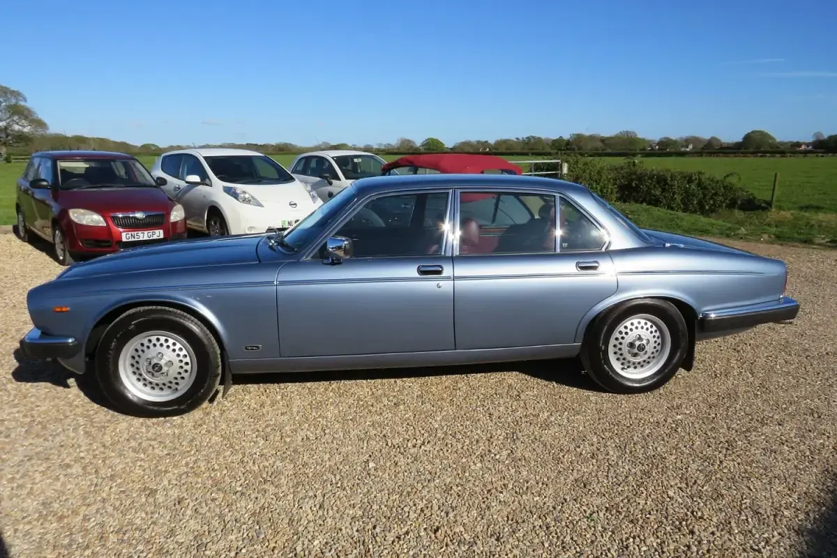 Used Daimler Double Six Serie 1 2020 Blue Sedan