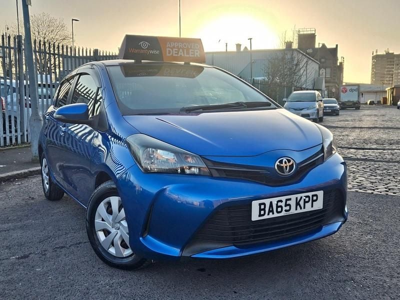 Used Toyota Yaris Multidrive S 99 HP (72 kW) 2015 Blue Hatchback