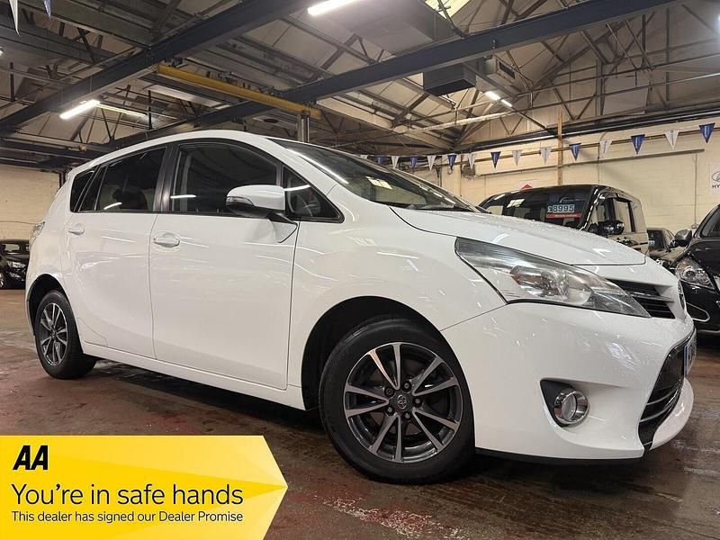 White Used 2014 Toyota Verso MPV | £4,989 (Fair price) - Image 1/4