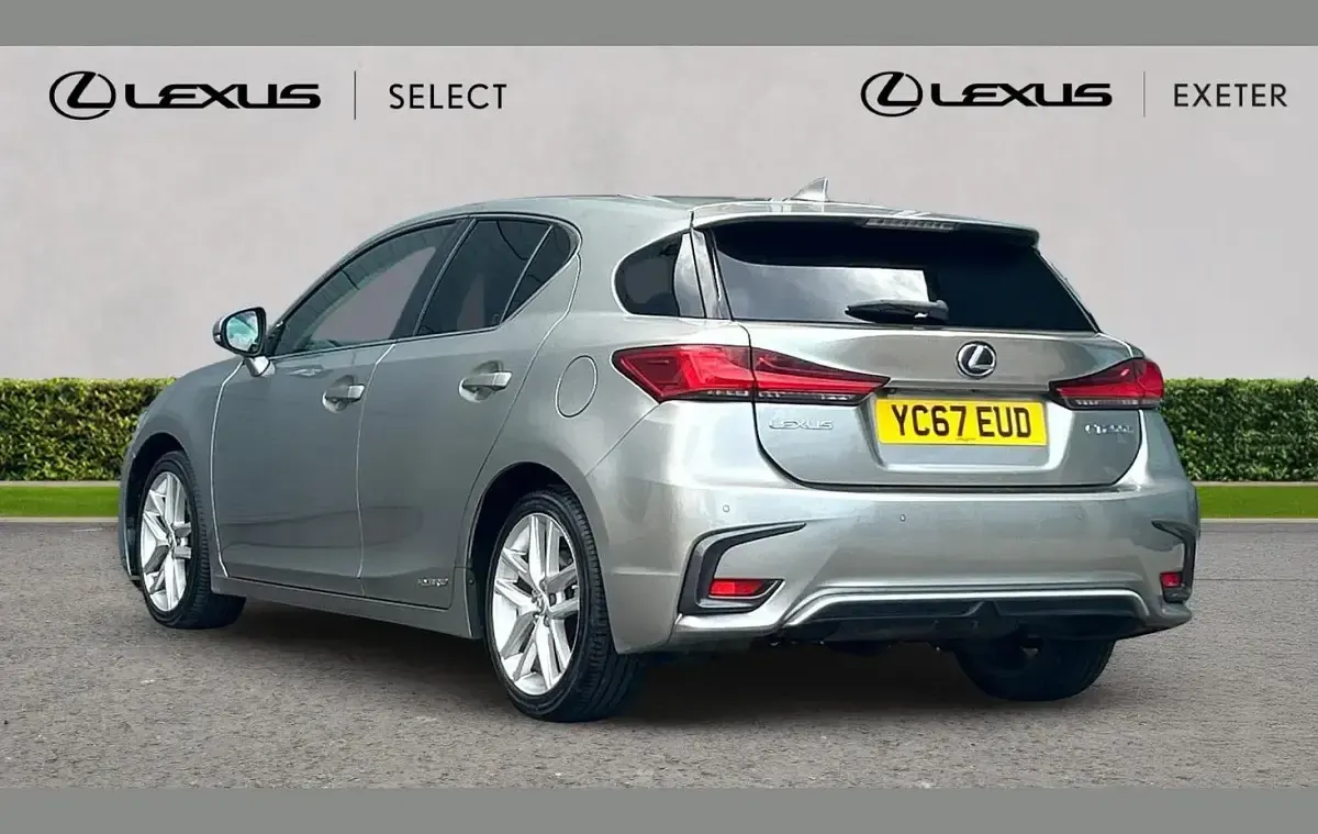 Used Lexus CT200h Luxury Line 134 HP (98 kW) 2017 Silver Hatchback