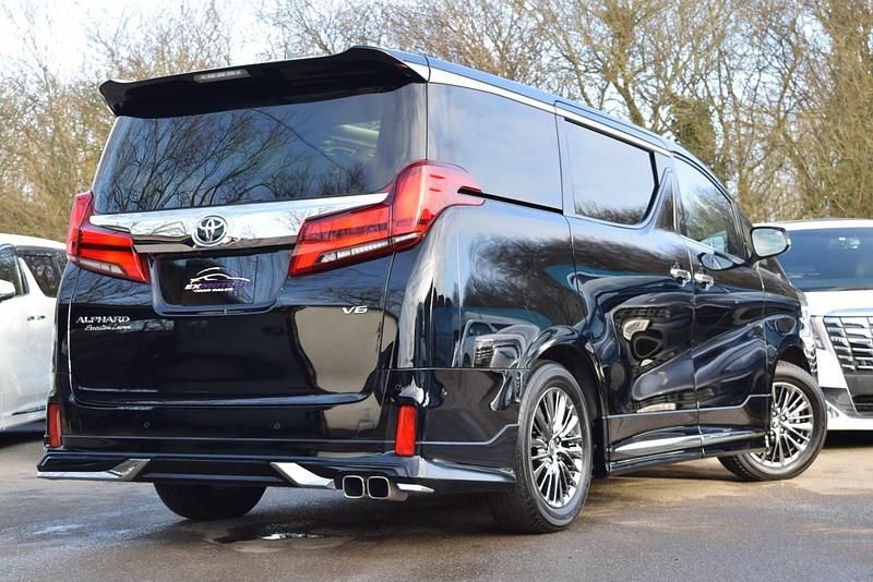 Second-hand Toyota Alphard Executive 2024 Negru Monovolum