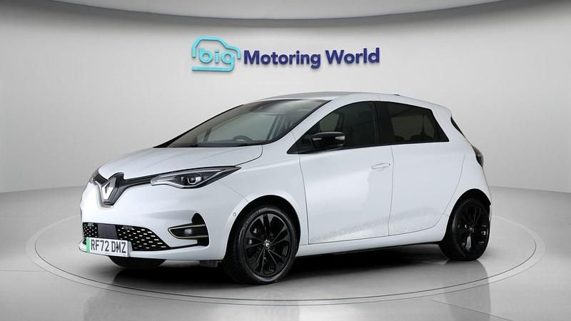 Used Renault Zoe Iconic 100 kW (136 HP) 2022 White Hatchback