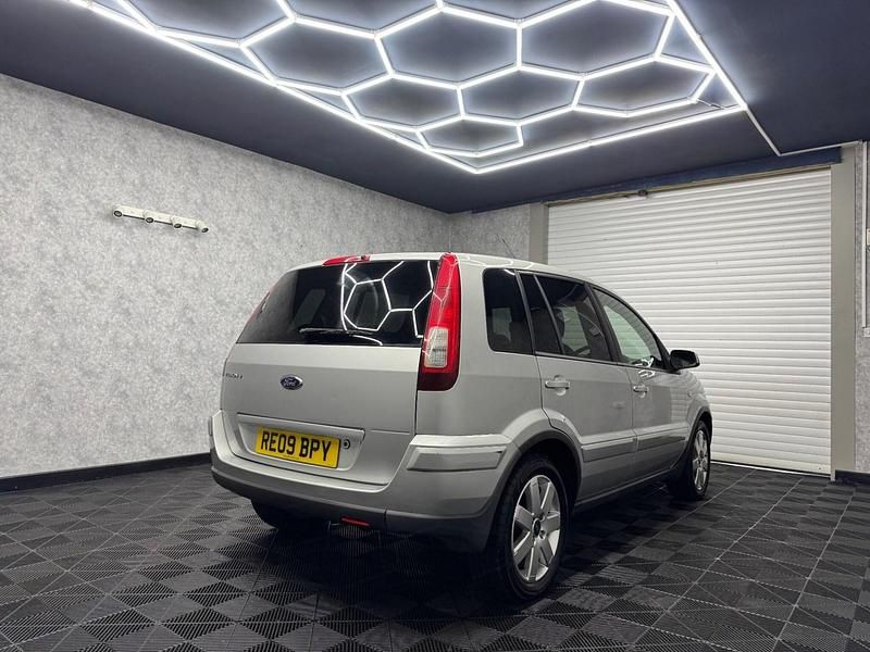 Used Ford Fusion 99 HP (72 kW) 2009 Silver Hatchback