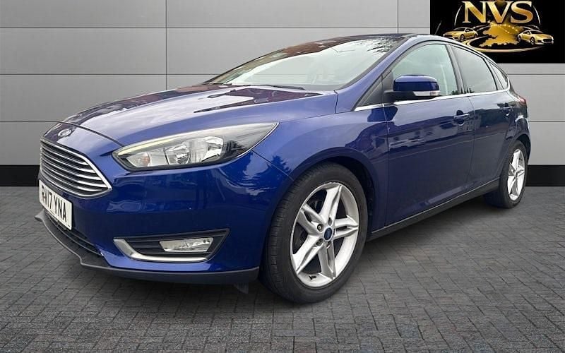 Second-hand Ford Focus Zetec 120 CP (88 kW) 2017 Negru Hatchback