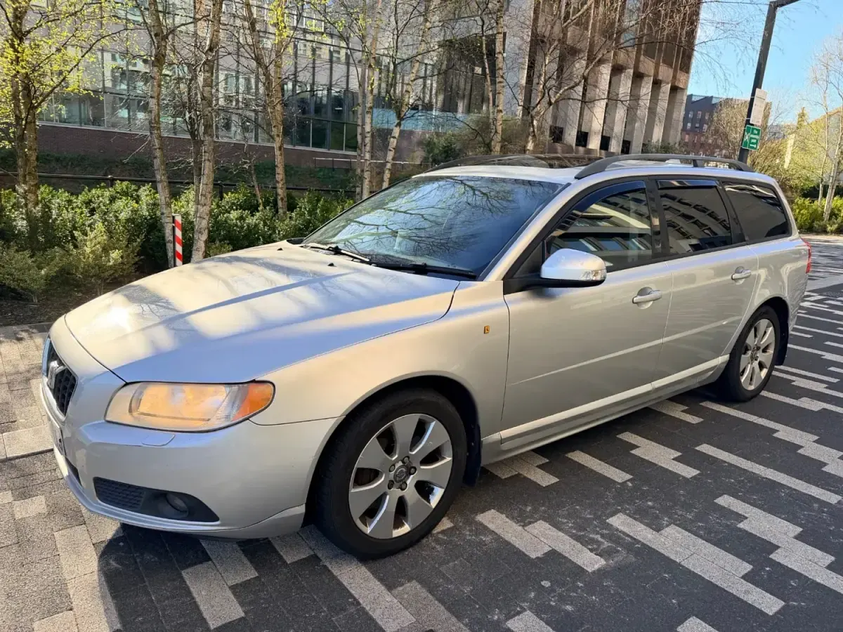 Używany Volvo V70 SE 2007 Srebrny Kombi