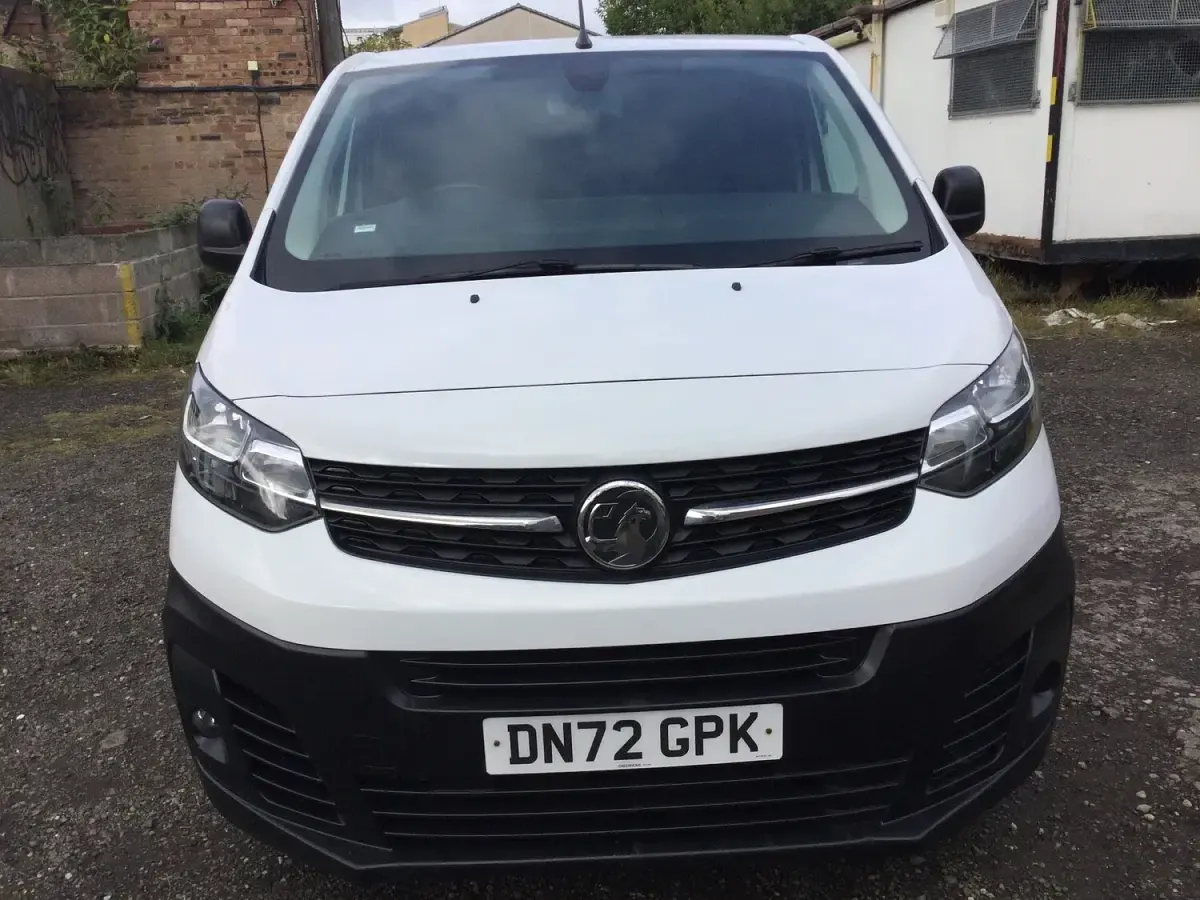 Used Vauxhall Vivaro 100 HP (73 kW) 2022 White MPV
