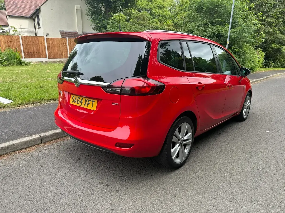 Used Vauxhall Zafira SRi 2014 Red MPV