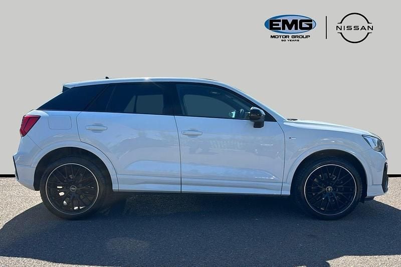 Begagnad Audi Q2 Black Edition 150 HK (110 kW) 2021 Vit SUV