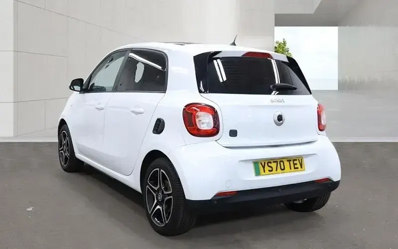 Used Smart ForFour Electric Drive Premium 60 kW (82 HP) 2020 White Hatchback
