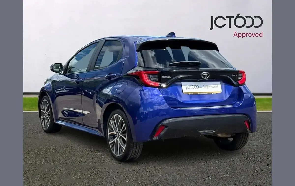 Used Toyota Yaris 116 HP (85 kW) 2024 Blue Hatchback