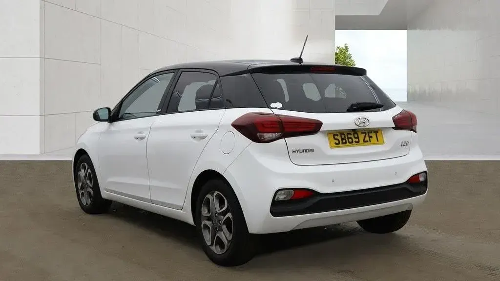 Used Hyundai i20 84 HP (61 kW) 2020 White Hatchback