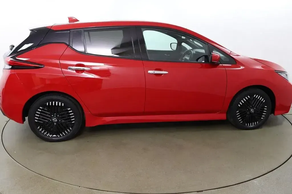 Used Nissan Leaf Tekna 110 kW (150 HP) 2022 Red Hatchback