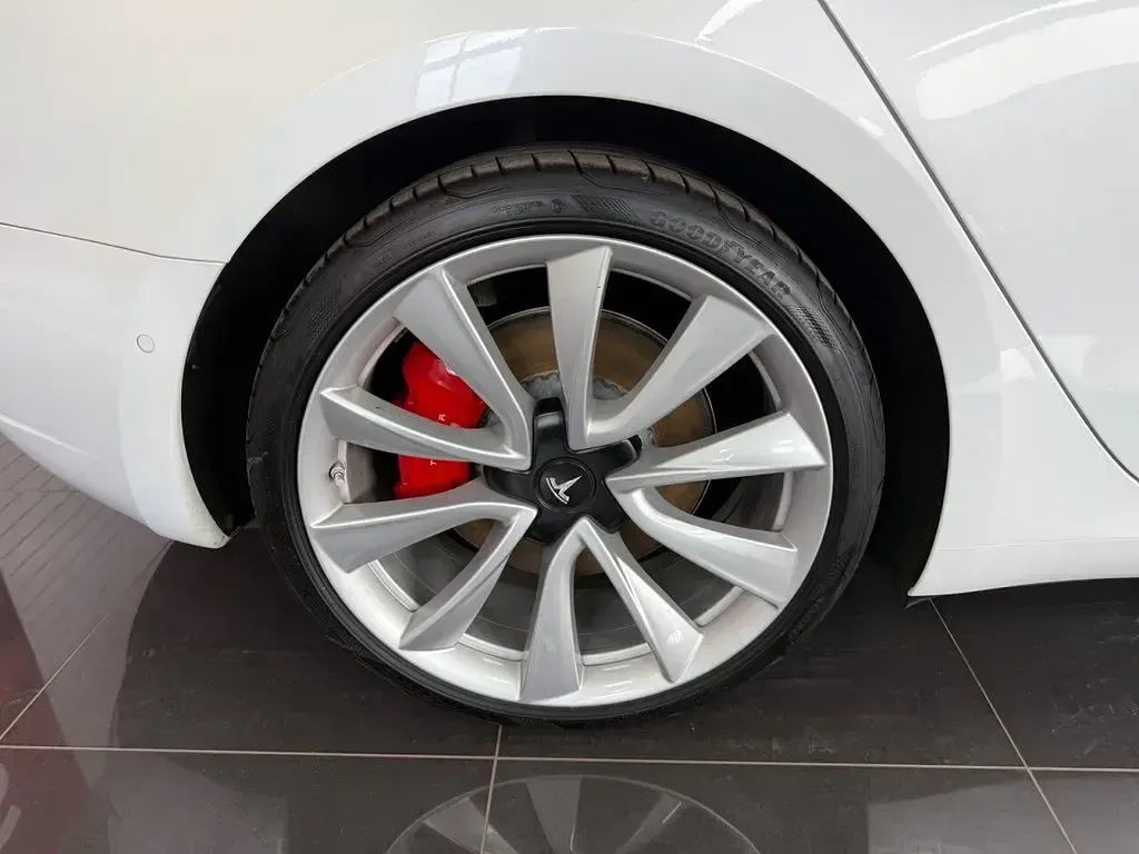 Used Tesla Model 3 Performance 82 kW (112 HP) 2019 White Sedan