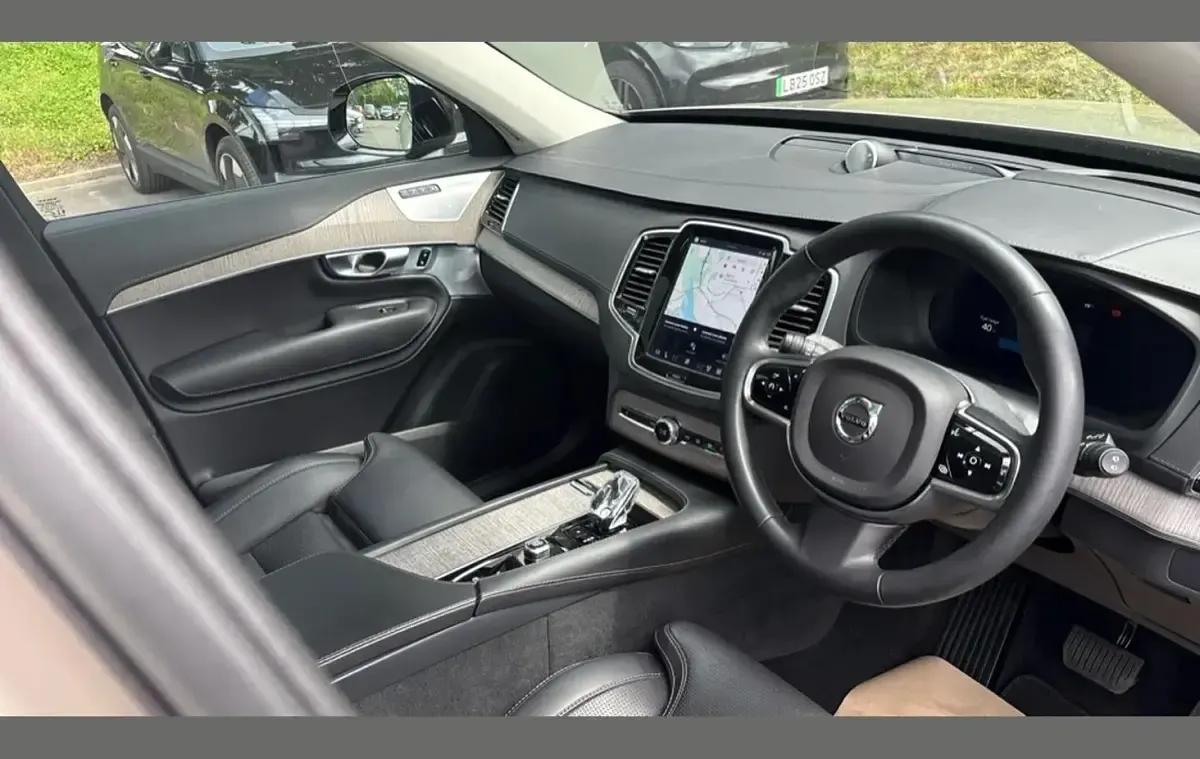 Używany Volvo XC90 Ultimate 250 KM (183 kW) 2023 Bright dusk SUV