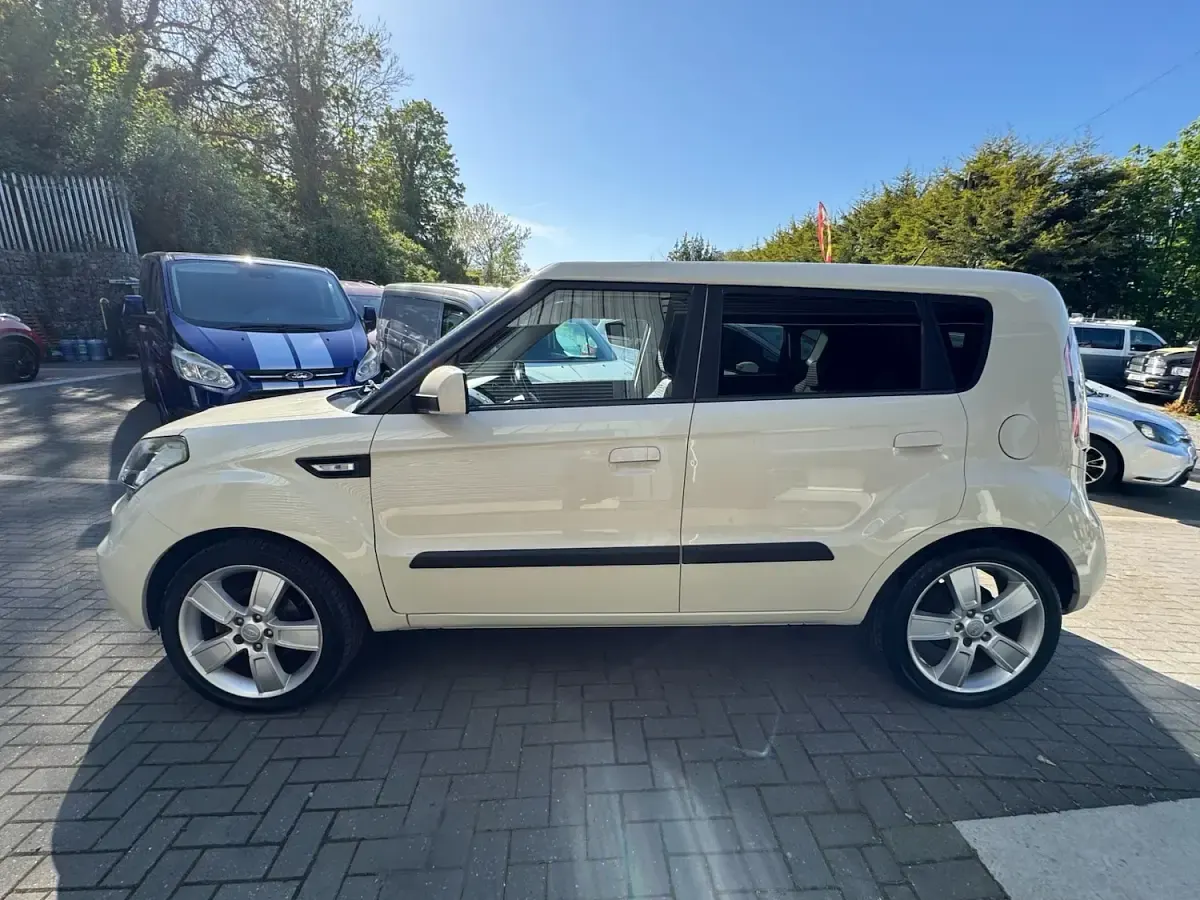 Used Kia Soul 126 HP (92 kW) 2010 Cream SUV