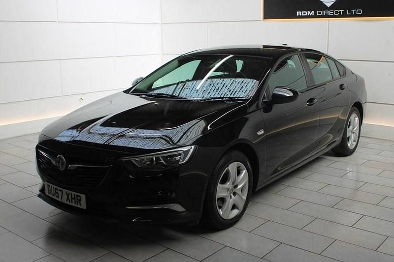 Second-hand Vauxhall Insignia Design Edition 2017 Negru Hatchback