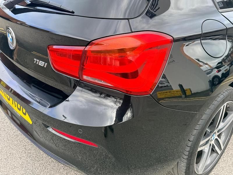 Used BMW 118 Sport Line 134 HP (98 kW) 2019 Black Hatchback