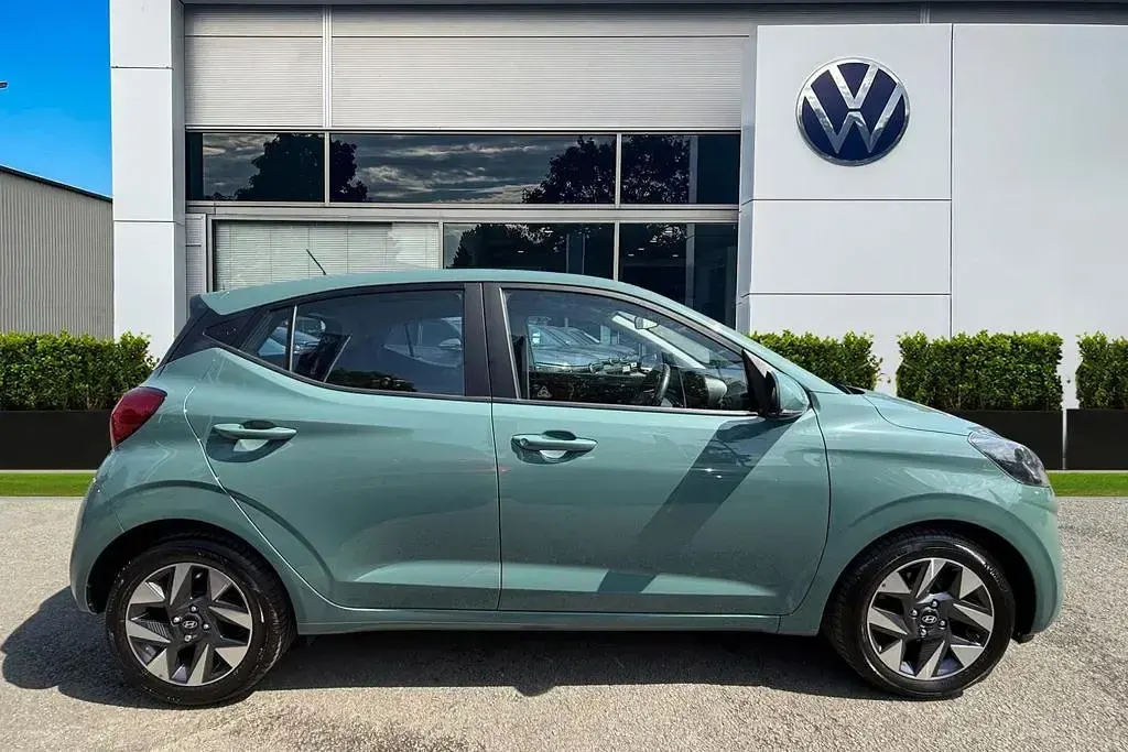 Used Hyundai i10 Advanced 2025 Green Hatchback