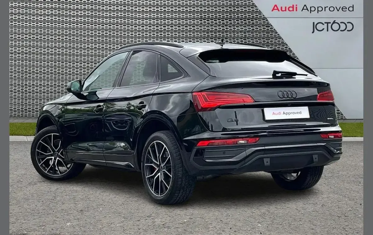 Used Audi Q5 Sportback Comfort 261 HP (191 kW) 2022 Black SUV