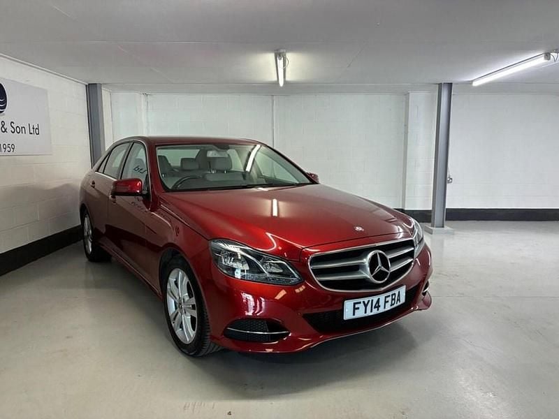 Begagnad Mercedes E220 SE 2014 Röd Sedan