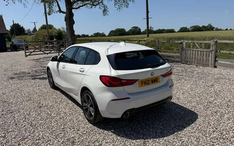 Used BMW 118 Sport Line 136 HP (100 kW) 2021 White Hatchback