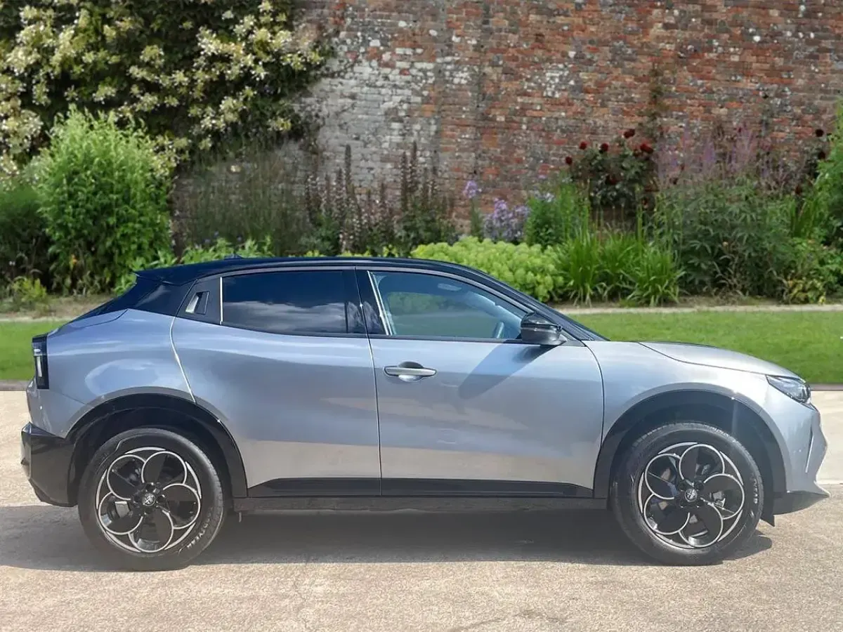 New Alfa Romeo GT Junior 134 HP (98 kW) 2025 Grey SUV