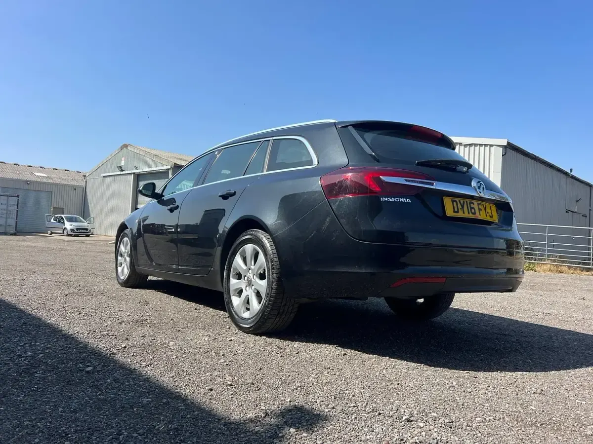 Used Vauxhall Insignia 134 HP (98 kW) 2016 Black Estate