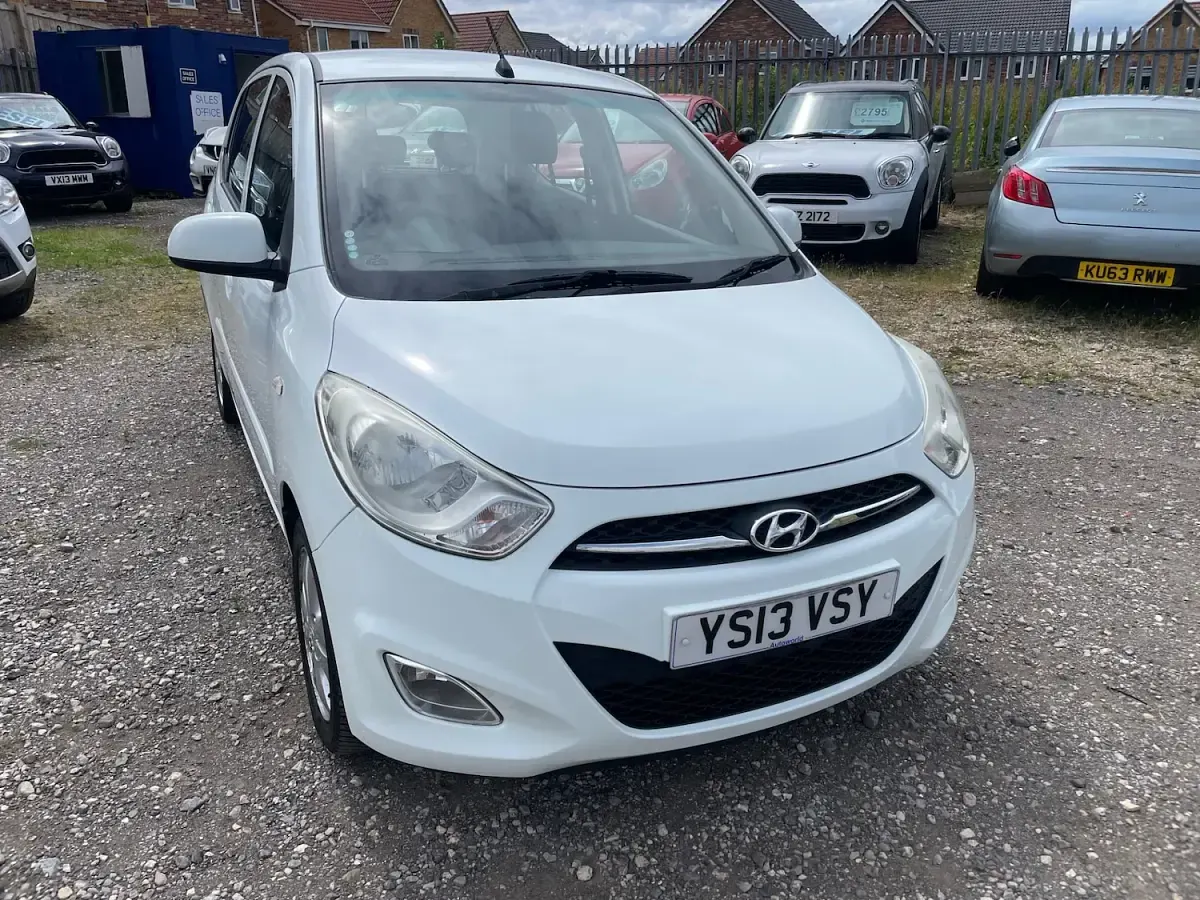 Used Hyundai i10 Active 83 HP (61 kW) 2013 White Hatchback