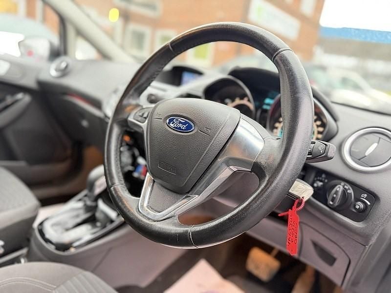 Used Ford Fiesta Zetec 100 HP (73 kW) 2016 Grey Hatchback
