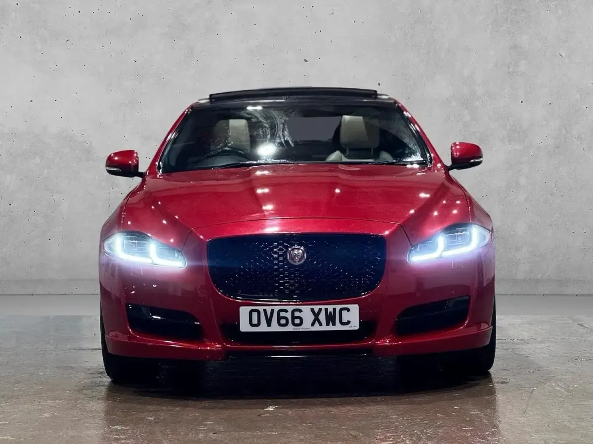 Usado Jaguar XJ R-Sport 340 HP (250 kW) 2016 Vermelho Sedan