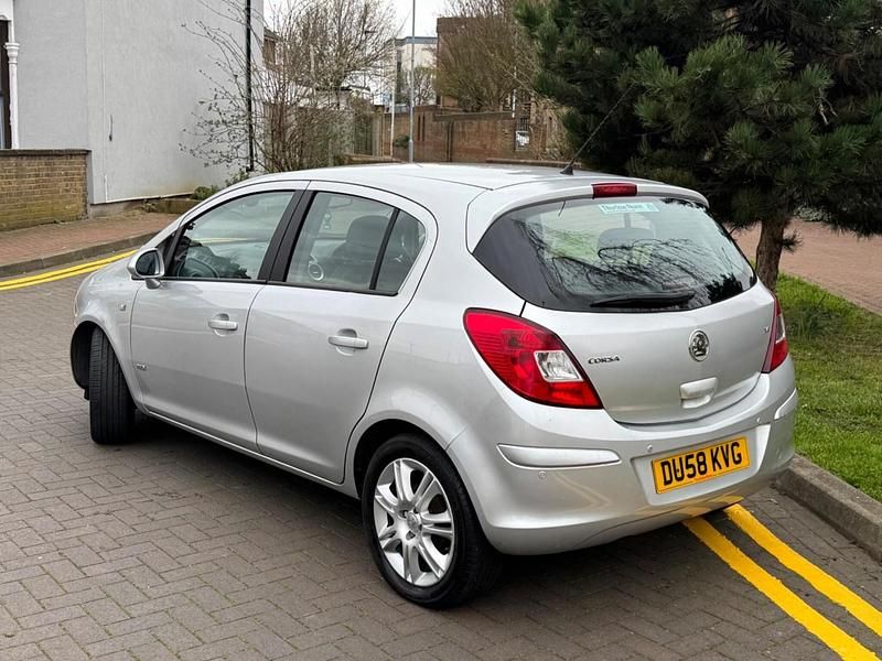 Used Vauxhall Corsa Design Edition 89 HP (65 kW) 2008 Silver Hatchback