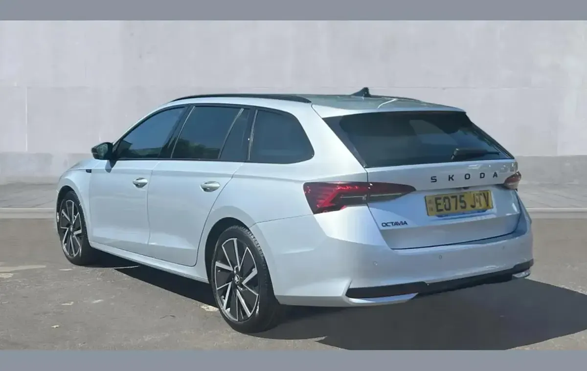 Used Skoda Octavia SportLine 147 HP (108 kW) 2025 Silver Estate
