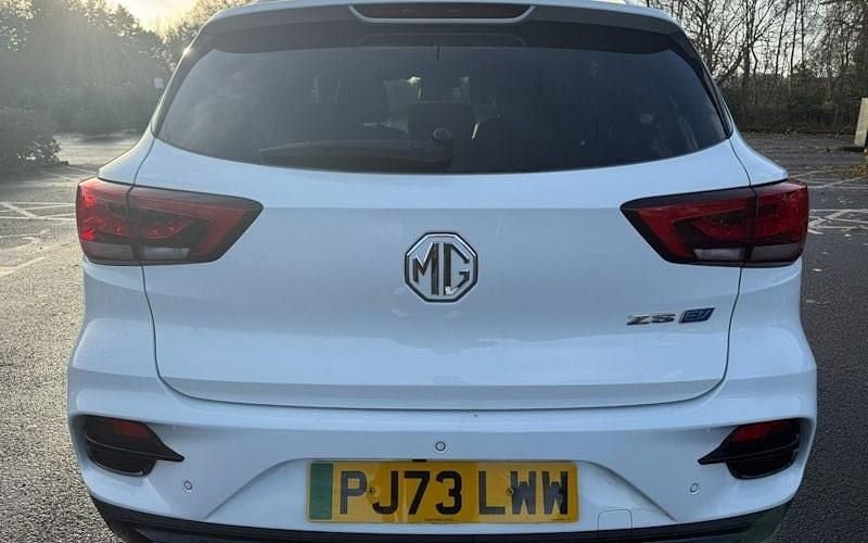 Used MG ZS Trophy 114 kW (156 HP) 2023 White Hatchback