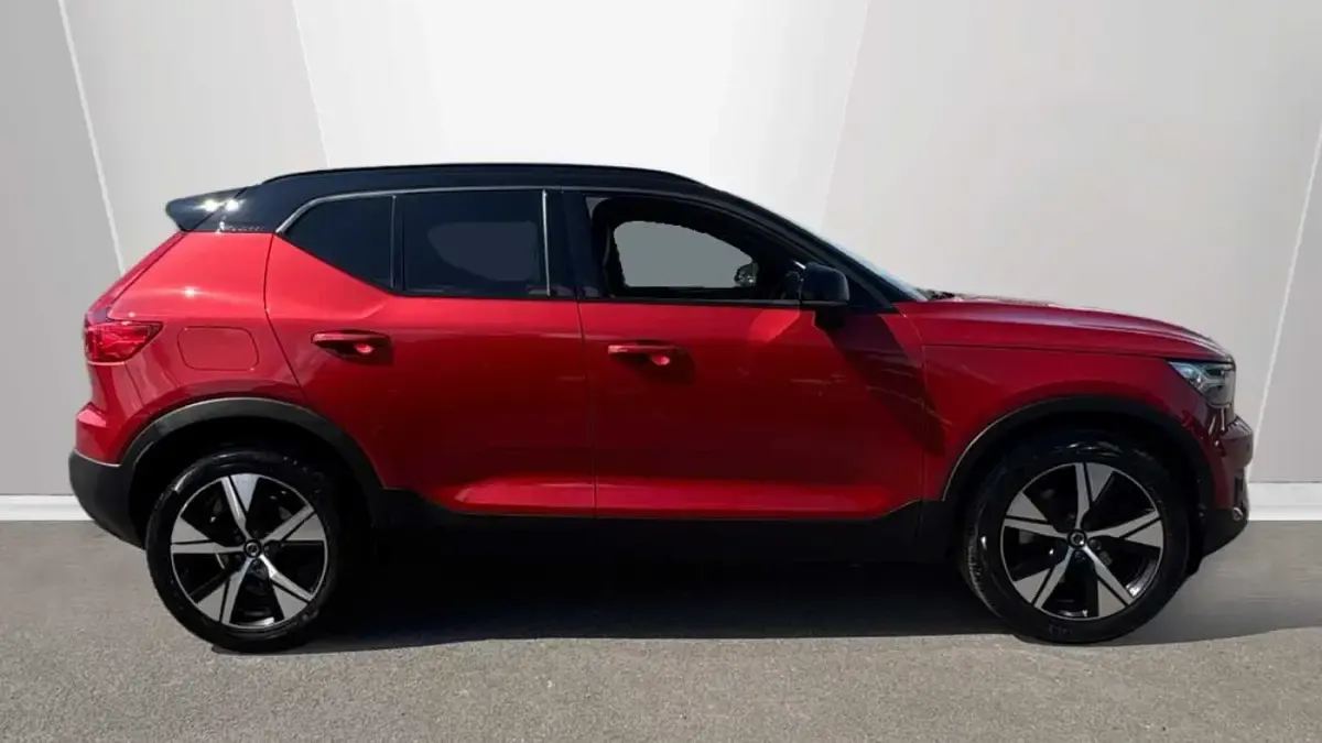 Used Volvo XC40 R-Design 208 HP (152 kW) 2021 Red SUV