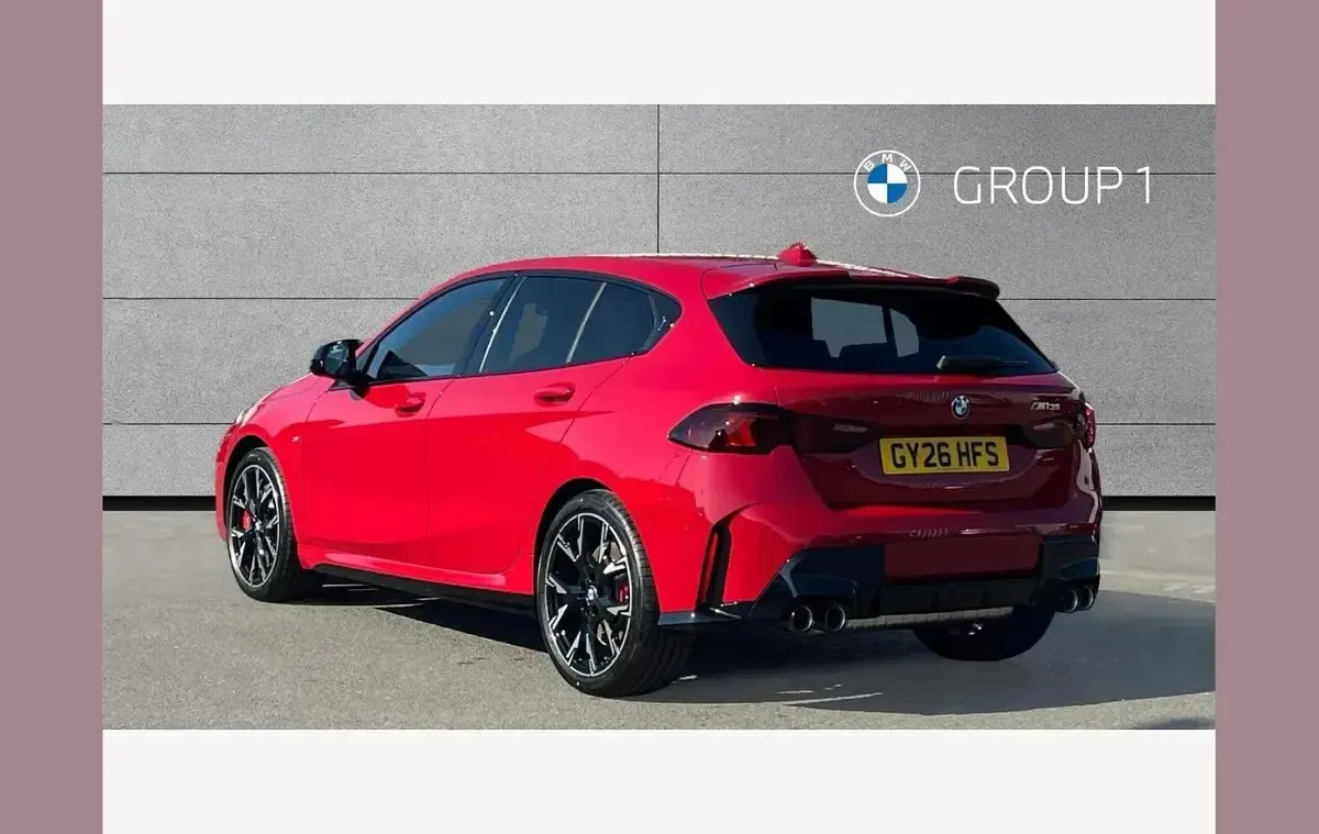 Usado BMW M135 Comfort Edition 296 CV (217 kW) 2026 Rojo Utilitario