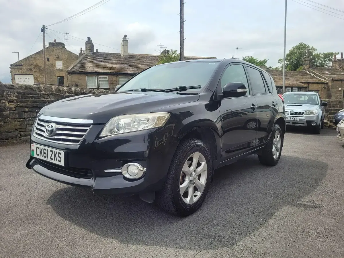 Used Toyota RAV4 147 HP (108 kW) 2012 Black SUV