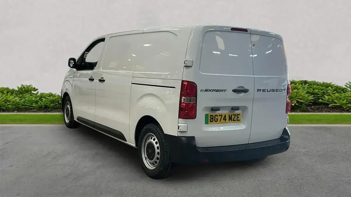 Used Peugeot e-Expert 100 kW (136 HP) 2024 White Van
