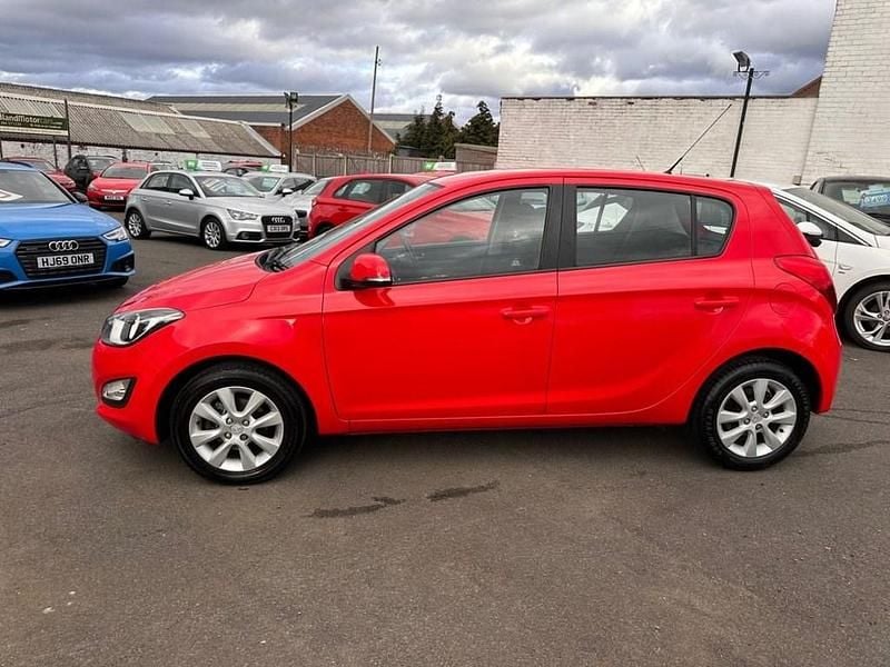 Used Hyundai i20 Active 85 HP (62 kW) 2013 Red Hatchback