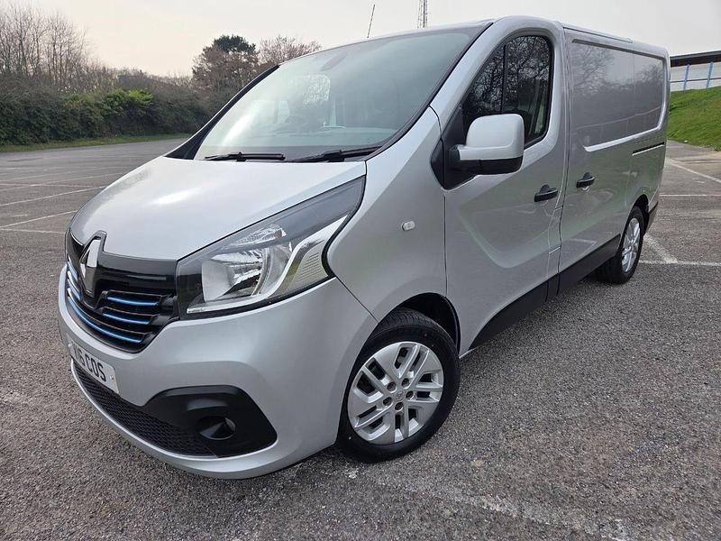 Used Renault Trafic 2018 Silver MPV