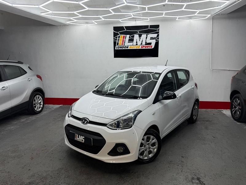 Used Hyundai i10 SE 66 HP (48 kW) 2016 White Hatchback