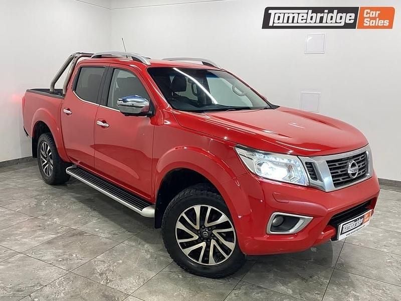 Red Used 2016 Nissan Navara Tekna Pickup | £11,995 (Fair price) - Image 1/4