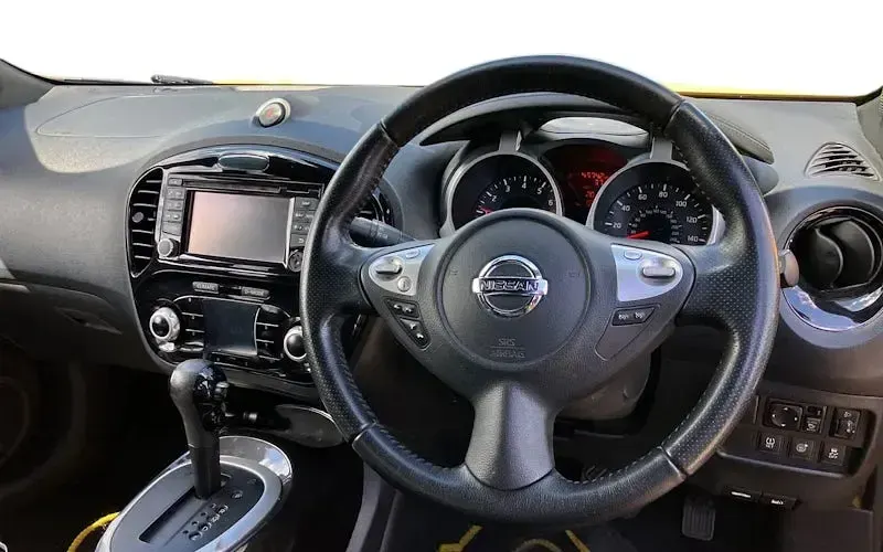 Used Nissan Juke Tekna 117 HP (86 kW) 2017 Yellow SUV