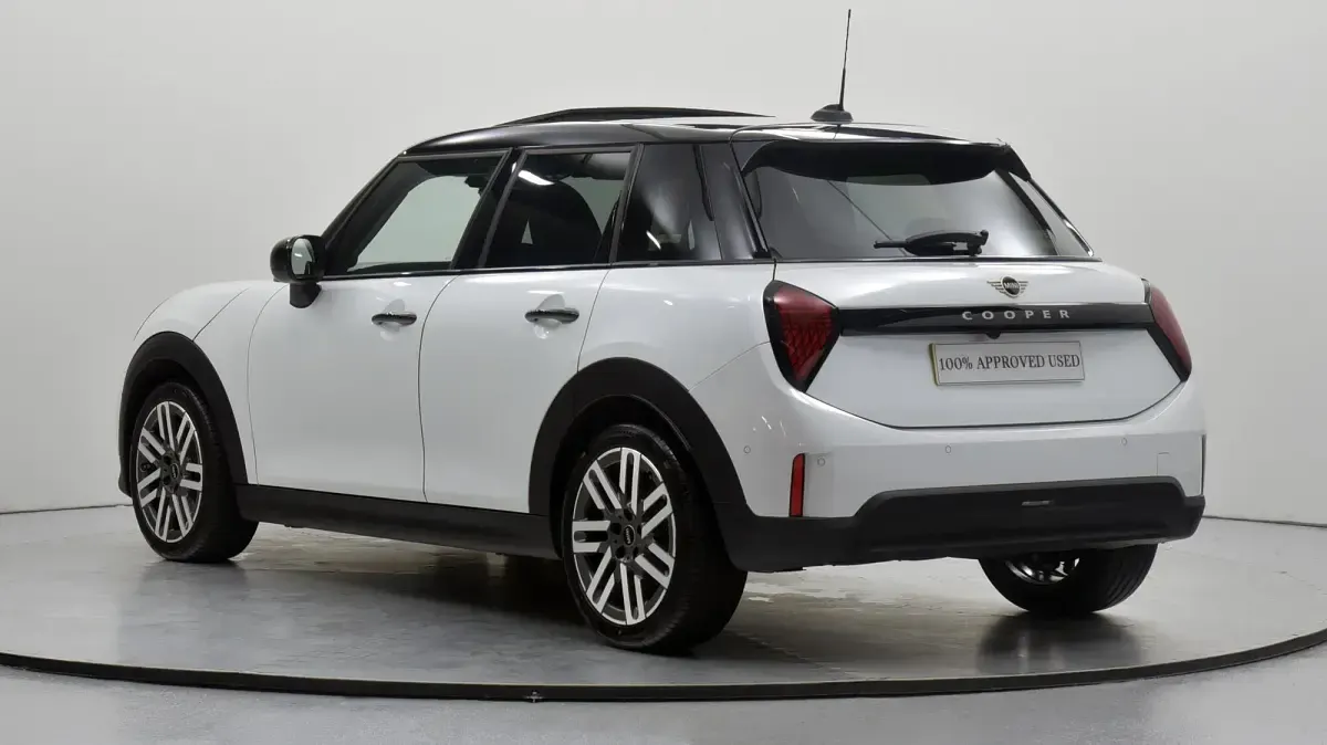Used Mini Cooper Hatch 113 kW (154 HP) 2026 White Hatchback