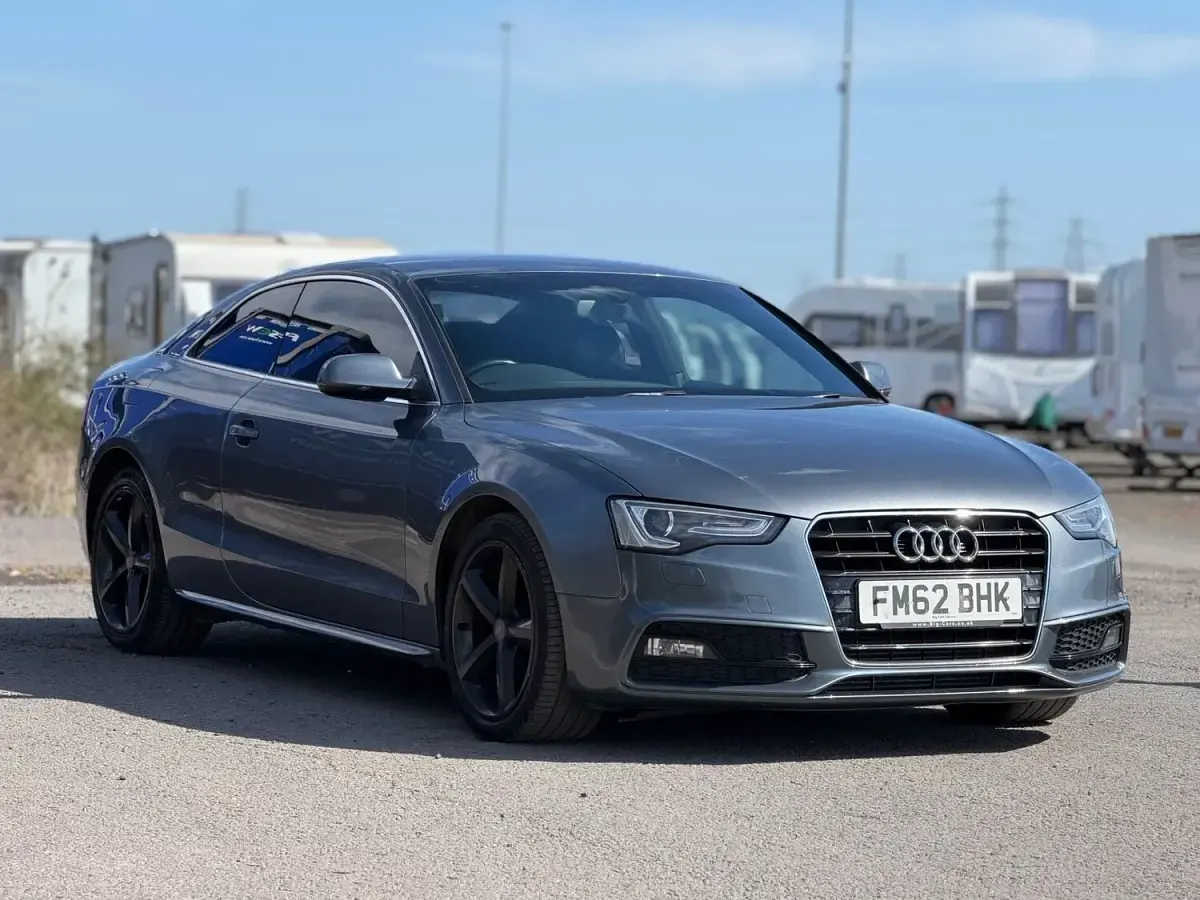 Begagnad Audi A5 S-Line 2013 Grå Sportkupé