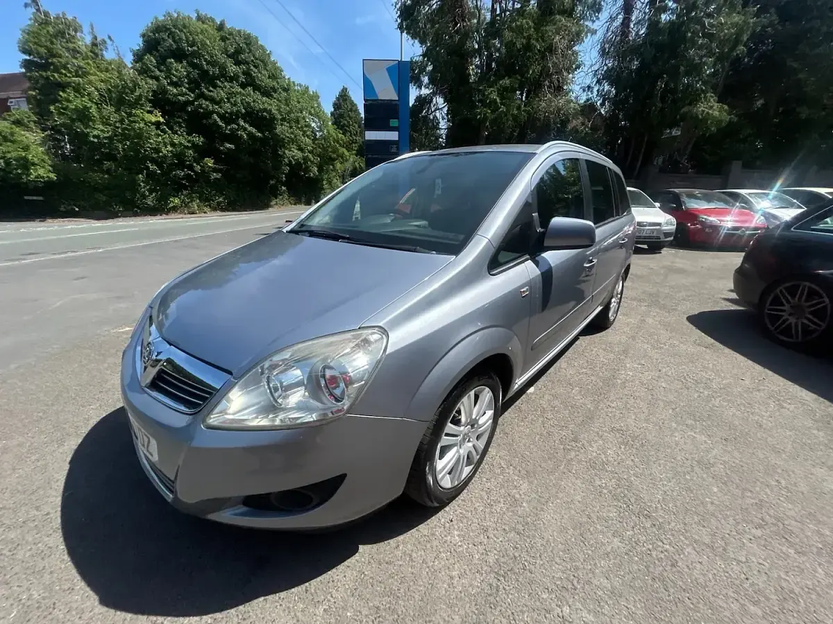 Used Vauxhall Zafira Design Edition 115 HP (84 kW) 2010 Silver MPV