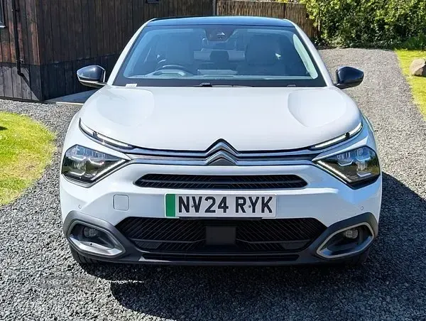 Usado Citroën e-C4 100 kW (136 HP) 2024 Branco Sedan