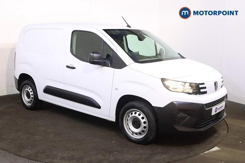 White Used 2024 Peugeot Partner MPV | £12,399 (Fair price) - Image 1/4