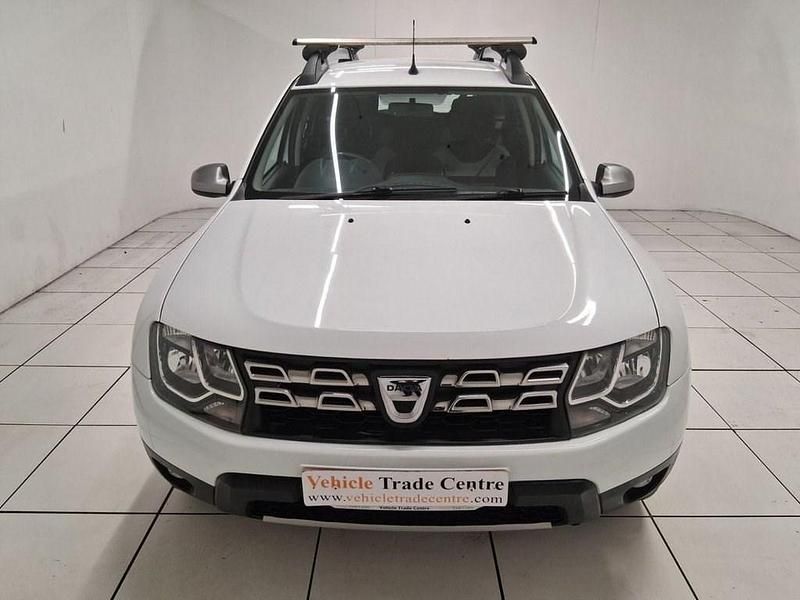 Used Dacia Duster Lauréate 110 HP (80 kW) 2016 White Hatchback