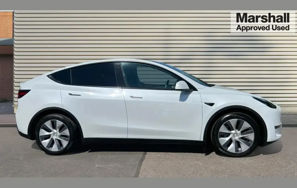 Used Tesla Model Y Long Range AWD 378 kW (514 HP) 2022 White SUV