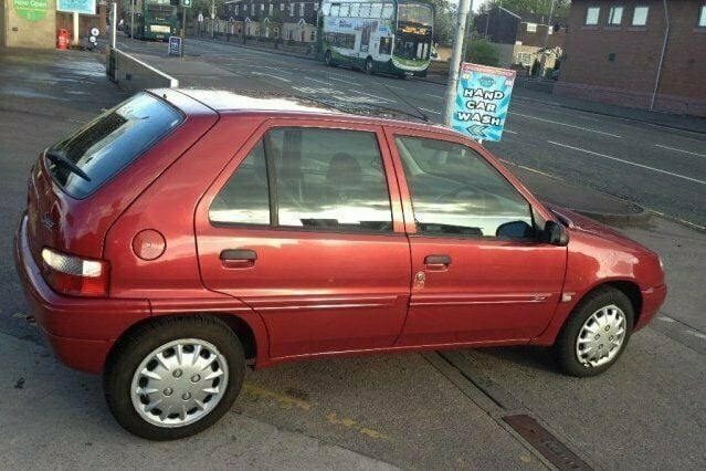 Begagnad Citroën Saxo 2001 Halvkombi